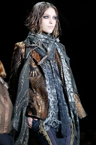 Look 11